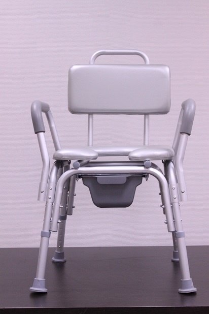 Кресло-стул с санитарным оснащением CARE RPM 68100  (csc 16a)